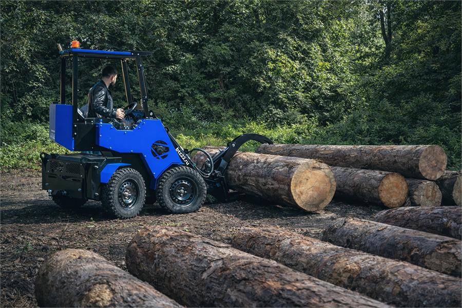 Барнаулец-500 работает с бревнами